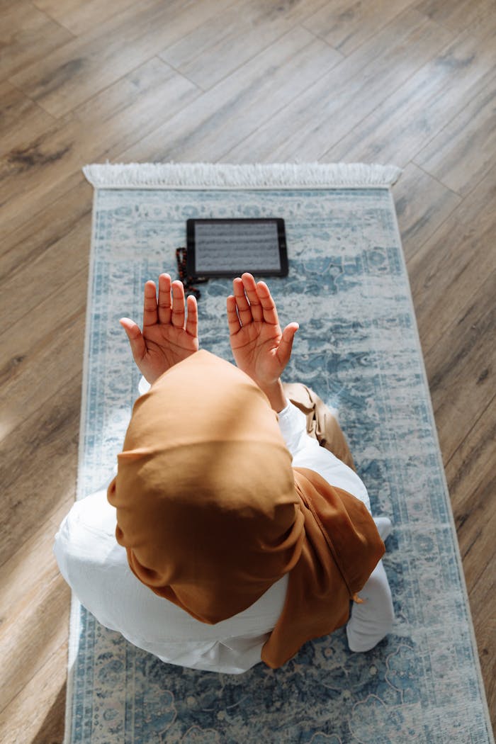 muslim women praying